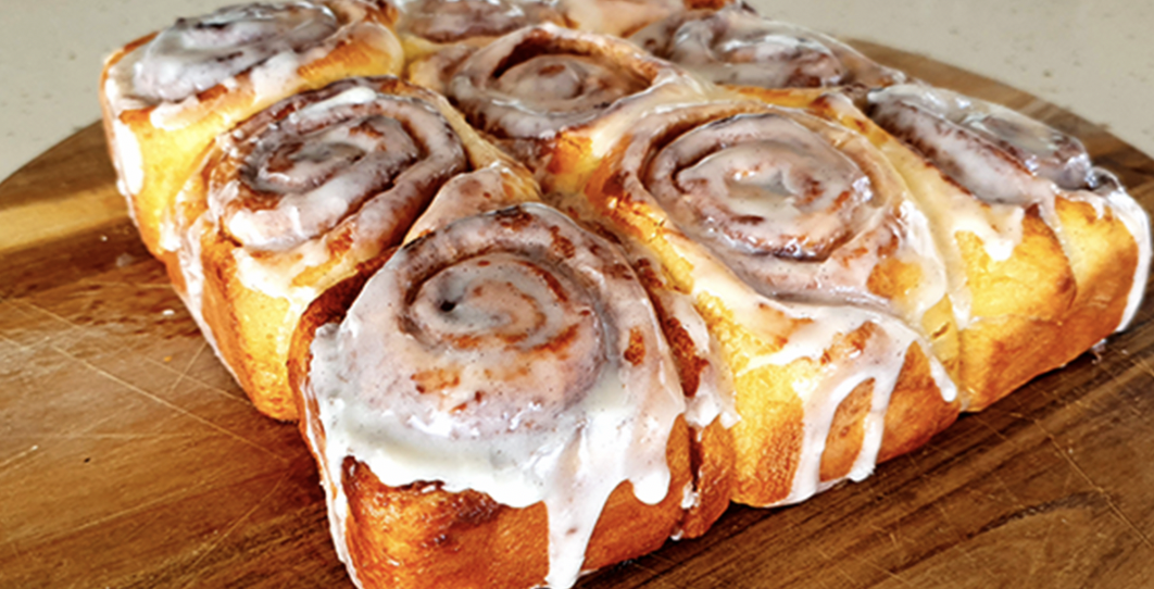 Vincenzo's Plate Cinnamon Rolls Recipe 😍 Hardcore Italians